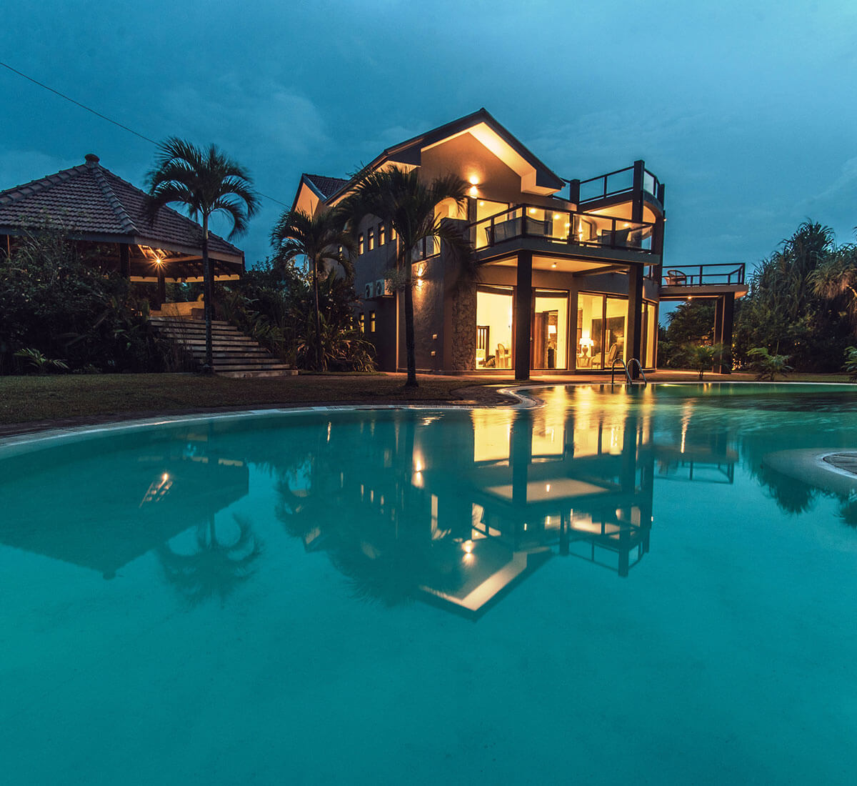 poolside view of villa thuya balapitiya